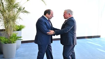 الملك يشهد توقيع وثيقة اتفاق غزة في شرم الشيخ الملك يشهد توقيع وثيقة اتفاق غزة في شرم الشيخ