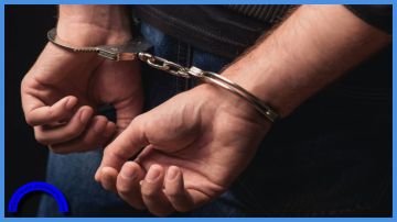 القبض على سارق 5 ملايين درهم إماراتي من زوجته القبض على سارق 5 ملايين درهم إماراتي من زوجته