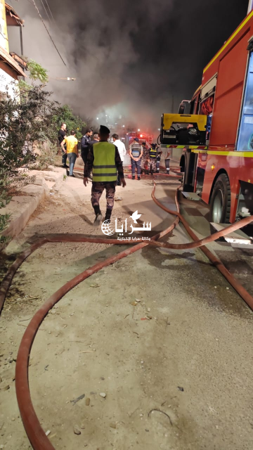 بالفيديو والصور .. حريق كبير داخل مستودع أخشاب في منطقة كفريوبا بإربد