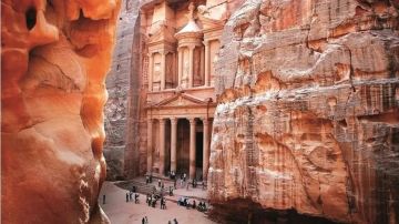 رحلات أردننا جنة المدرسية تنعش فنادق النجمتين في البترا