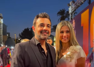 عمرو محمود ياسين يعلن خضوع زوجته لعملية جراحية دقيقة