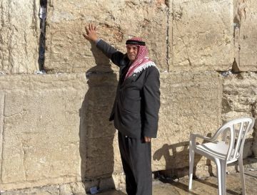 مواطن أردني يثير الجدل بزيارة الكنيست وحائط البراق - صور مواطن أردني يثير الجدل بزيارة الكنيست وحائط البراق - صور