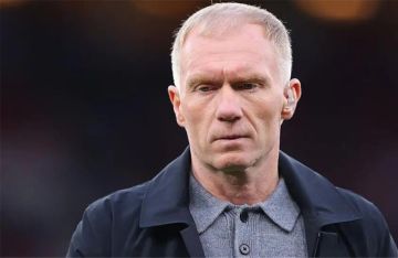 بعد هجومه على صلاح ..  سكولز يتوقف عن تحليل المباريات