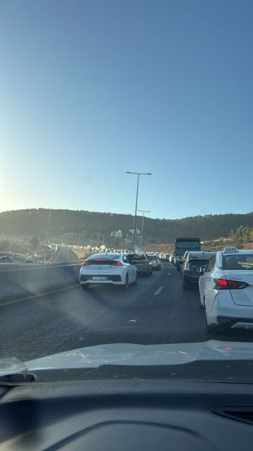 حادث سير يسبب ازدحاما مروريا على طريق سلحوب