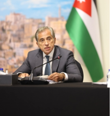 حسان: ملتزمون بإنفاذ توجيهات الملك الواردة في خطاب العرش بالتنسيق مع الأعيان والنواب