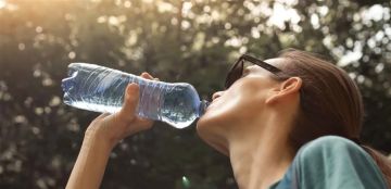 دراسة تحذر: مياه العبوات البلاستيكية قد تزيد خطر السرطان