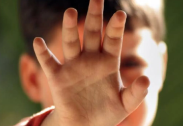 جرش .. رجل يعتدي على طفل بوحشية