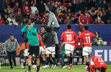 أغرب لحظات كأس العالم للشباب.. خلاف بين لاعبي مصر يتحول إلى فرحة عارمة (فيديو) أغرب لحظات كأس العالم للشباب.. خلاف بين لاعبي مصر يتحول إلى فرحة عارمة (فيديو)