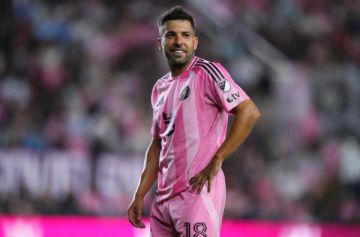 جوردي ألبا يعلن اعتزال كرة القدم