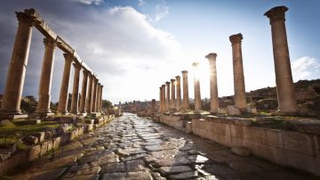 بلدية جرش تدرس إنارة الموقع الأثري لتعزيز الجذب السياحي بلدية جرش تدرس إنارة الموقع الأثري لتعزيز الجذب السياحي