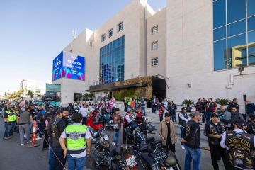 زين تستضيف انطلاقة مسيرة سيدات هارلي لدعم مصابات السرطان من غزة زين تستضيف انطلاقة مسيرة سيدات هارلي لدعم مصابات السرطان من غزة