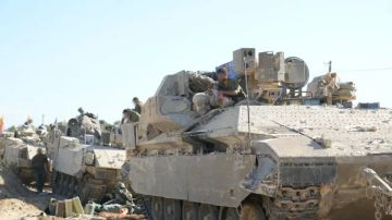 إصابة 12 جنديا إسرائيليا بحادث سير عملياتي في قطاع غزة إصابة 12 جنديا إسرائيليا بحادث سير عملياتي في قطاع غزة