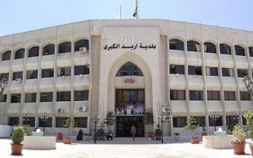 بلدية إربد تواصل تنفيذ خطتها لتعبيد الطرق