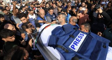 الاحتلال يواصل منع دخول الصحفيين إلى قطاع غزة الاحتلال يواصل منع دخول الصحفيين إلى قطاع غزة