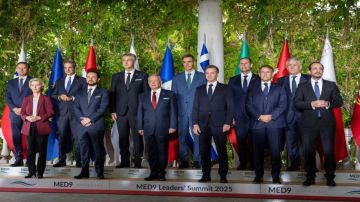 الملك يدعو خلال قمة ميد 9 إلى العمل المشترك للالتزام باتفاق إنهاء الحرب في غزة الملك يدعو خلال قمة ميد 9 إلى العمل المشترك للالتزام باتفاق إنهاء الحرب في غزة