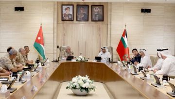 رئيس هيئة الأركان يستقبل وفدا إماراتيا رئيس هيئة الأركان يستقبل وفدا إماراتيا