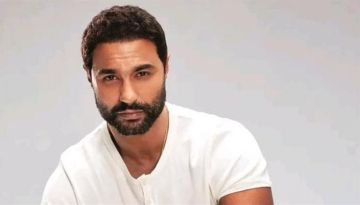 كريم فهمي: معلمتي قالت إن رسمتي وحشة فتركت أثرا في نفسي.. وأصبت بالاكتئاب كريم فهمي: معلمتي قالت إن رسمتي وحشة فتركت أثرا في نفسي.. وأصبت بالاكتئاب