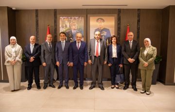 القاضي يلتقي رئيس وأعضاء مجلس مفوضي الهيئة المستقلة للانتخاب القاضي يلتقي رئيس وأعضاء مجلس مفوضي الهيئة المستقلة للانتخاب