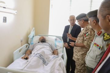 تنفيذا للتوجيهات الملكية...العيسوي يطمئن على صحة البطل العالمي الجنيدي والمواطن الفريحات