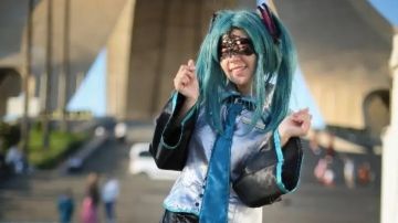 حفل تنكري في مقام الشهيد يثير جدلا في الجزائر