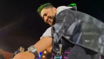 في لفتة أثارت إعجاب جمهوره...تامر حسني يرفض هدية ذهبية من معجبة!