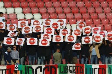 احتجاجات أمام معسكر منتخب إيطاليا رفضا لمواجهة إسرائيل