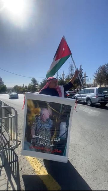 بالفيديو .. مسن يهتف باسم الملك عبد الله الثاني ويشيد بدعم الأردن لغزة بالفيديو .. مسن يهتف باسم الملك عبد الله الثاني ويشيد بدعم الأردن لغزة