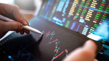 الأسهم الآسيوية تنخفض مع تزايد التوترات الاقتصادية بين أميركا والصين