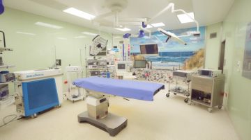 غرف العمليات في مستشفى الكندي.. تجهيزات حديثة لرعاية طبية مميزة غرف العمليات في مستشفى الكندي.. تجهيزات حديثة لرعاية طبية مميزة