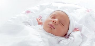 خبراء يحسمون الجدل: أذن الطفل تنظف نفسها