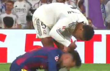 بسبب هذا التدخل لن أطرد حتى مع نيغريرا.. الكشف عن حديث بيلينغهام الساخر من بيدري (فيديو) بسبب هذا التدخل لن أطرد حتى مع نيغريرا.. الكشف عن حديث بيلينغهام الساخر من بيدري (فيديو)