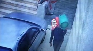 سرقة اسطوانتي غاز من مطبخ شيف اردنية معروفة .. وتعلق بسخرية: يمكن ترك الثالثة صدقة  سرقة اسطوانتي غاز من مطبخ شيف اردنية معروفة .. وتعلق بسخرية: يمكن ترك الثالثة صدقة