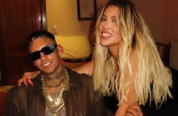 الإغراء بسيارة فيراري.. مغن يفضح واندا نارا طليقة اللاعب إيكاردي الإغراء بسيارة فيراري.. مغن يفضح واندا نارا طليقة اللاعب إيكاردي