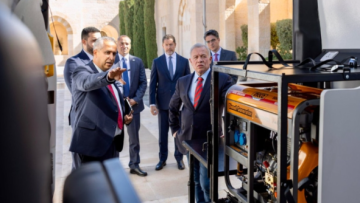 الملك يطلع على عمل وحدات دعم مبتوري الأطراف المتنقلة التابعة لجمعية استعادة الأمل الأردنية