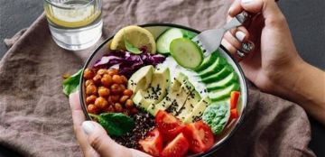 بعض الأطعمة تقصر حياتك والبعض الآخر يطيلها.. اليكم ما كشفته آخر الدراسات