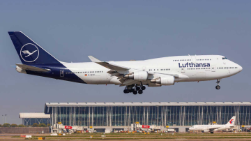 عملية طعن على متن الطائرة .. رحلة جوية من شيكاغو إلى فرانكفورت تتحول لكابوس عملية طعن على متن الطائرة .. رحلة جوية من شيكاغو إلى فرانكفورت تتحول لكابوس