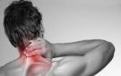 طرق معالجة الشد العضلي بالرقبة والكتف في المنزل - jo