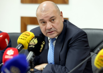 الميثاق والجبهة ورئيس اللجنة المالية النيابية يشيدون بأداء العودات .. الوزير الأقرب إلينا