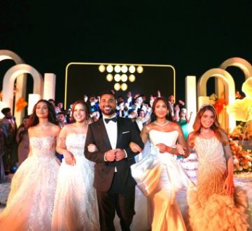 أحمد سعد يشعل الجدل بزفاف غامض يظهر فيه مع أربع عرائس