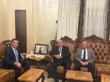 القاضي وعطية في زيارة لرئيس مجلس النواب السابق أحمد الصفدي القاضي وعطية في زيارة لرئيس مجلس النواب السابق أحمد الصفدي