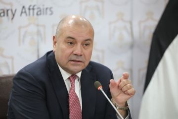 وزير الشؤون السياسية: المسار السياسي حجر الزاوية في رؤية التحديث الشاملة وزير الشؤون السياسية: المسار السياسي حجر الزاوية في رؤية التحديث الشاملة