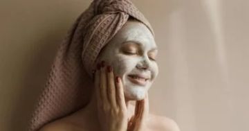 وصفات طبيعية لترطيب البشرة الجافة.. مكوناتها متوفرة فى بيتك وصفات طبيعية لترطيب البشرة الجافة.. مكوناتها متوفرة فى بيتك