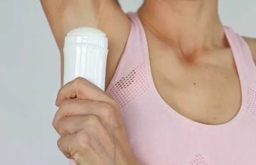 مزيل العرق.. هل يسبب السرطان؟