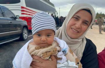 ما قصة الرضيع الذي أوقف موكب الرئيس التركي في مدينة أديامان؟ - ( فيديو ) ما قصة الرضيع الذي أوقف موكب الرئيس التركي في مدينة أديامان؟ - ( فيديو )