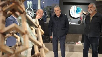 وزير الثقافة يزور محترف وجاليري الفنان التشكيلي حازم الزعبي