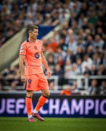 برشلونة يطلب من ليفاندوفسكي عدم تسجيل الاهداف لتجنب دفع أموال لبايرن ميونخ