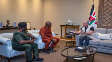 الملك يستقبل نائب وزير الدفاع في جمهورية سيراليون الملك يستقبل نائب وزير الدفاع في جمهورية سيراليون