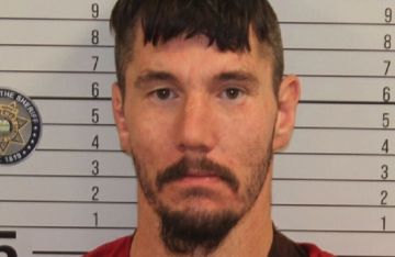 أمريكي يحرق امرأة حية بذريعة أنها شيطان يسمم العالم ! أمريكي يحرق امرأة حية بذريعة أنها شيطان يسمم العالم !