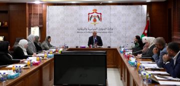 العودات يلتقي وفدا من الاتحاد النسائي