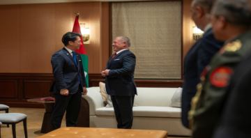 الملك يبحث مع وزير الدفاع الياباني التطورات الإقليمية وفرص تعزيز التعاون العسكري بين الأردن واليابان الملك يبحث مع وزير الدفاع الياباني التطورات الإقليمية وفرص تعزيز التعاون العسكري بين الأردن واليابان